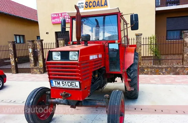 Tractor, vehicul de școală Auto Delta